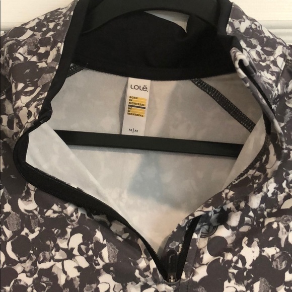 EUC LOLE Zip up size medium but fits like a small - Picture 5 of 8